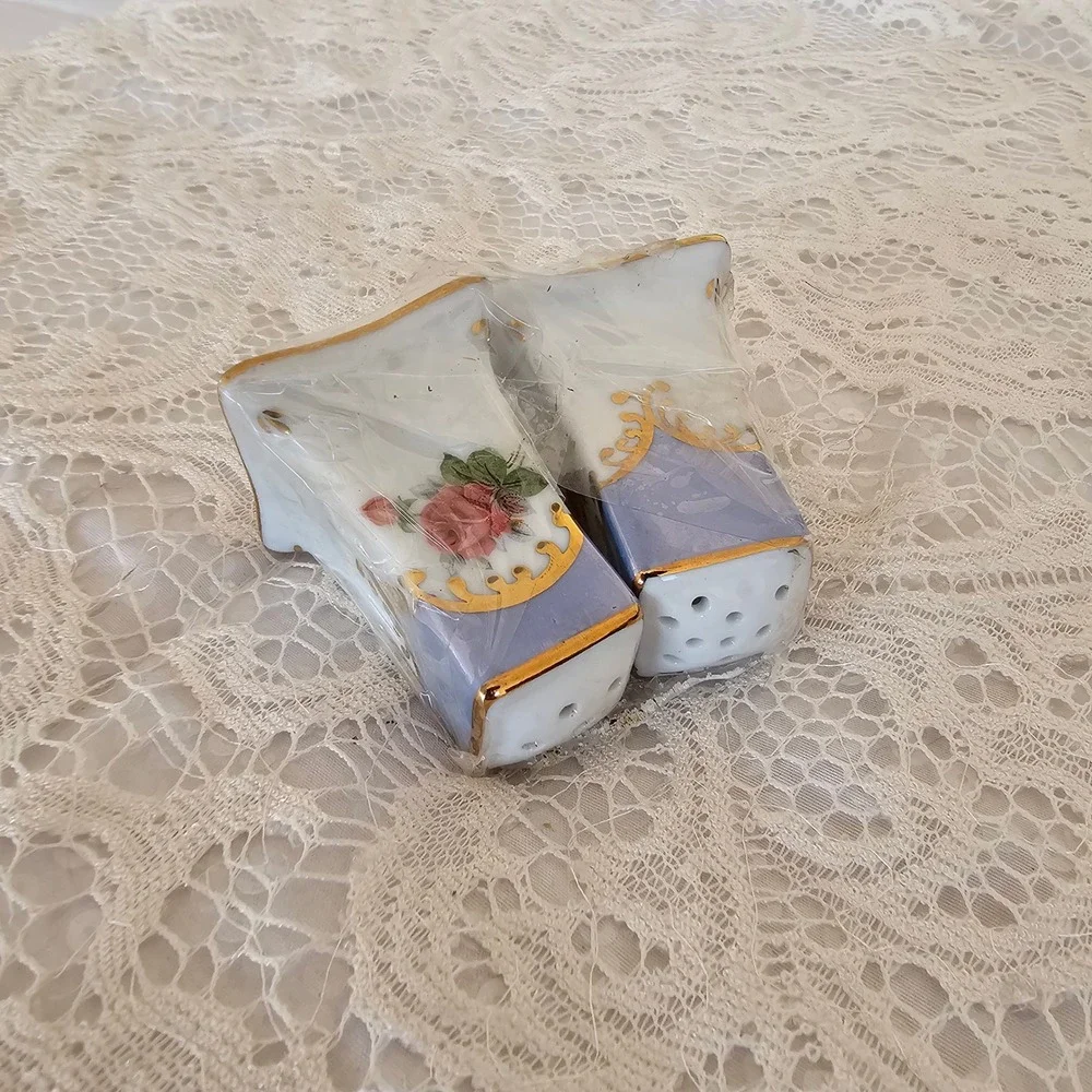 Vintage Porcelain Salt Pepper Shakers Rose‎ Floral Gold Trim Made China